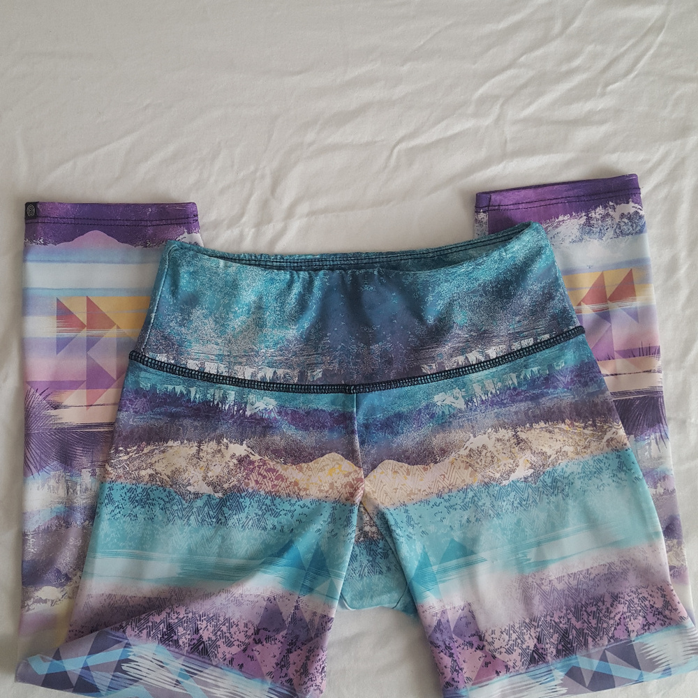 Onzie yoga pants Capri crop athletic boho bright